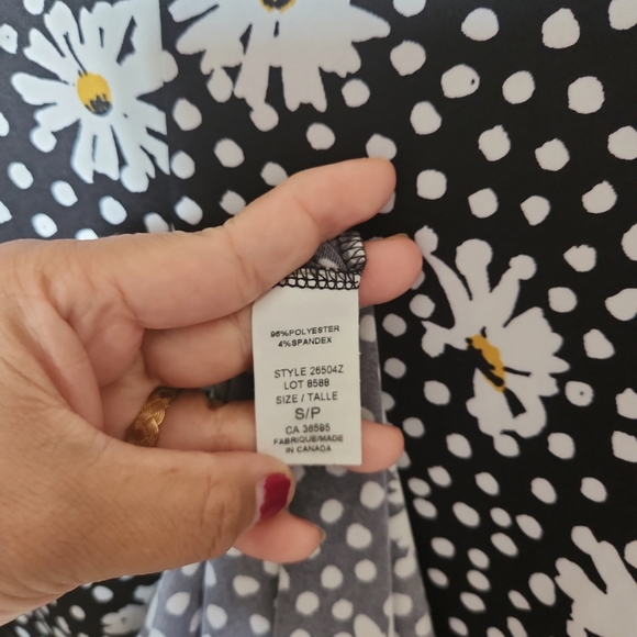 Mandee dress with daisy flower design - Picture 5 of 7